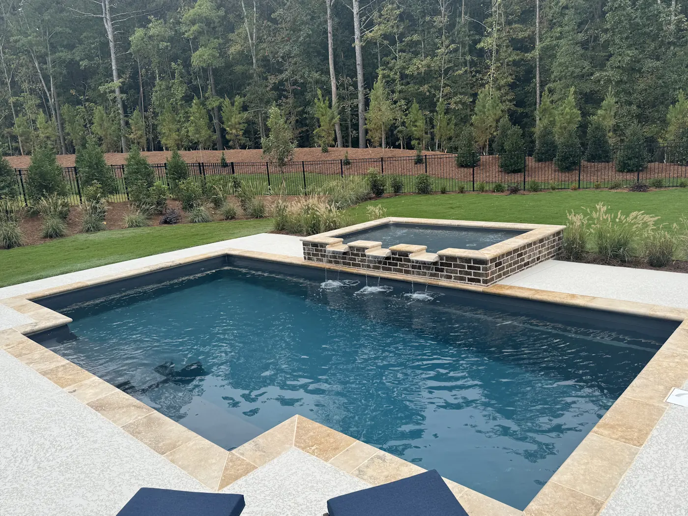 Elegance 26 Topaz Shelf Graphite Grey Travertine Coping Sun-Dek